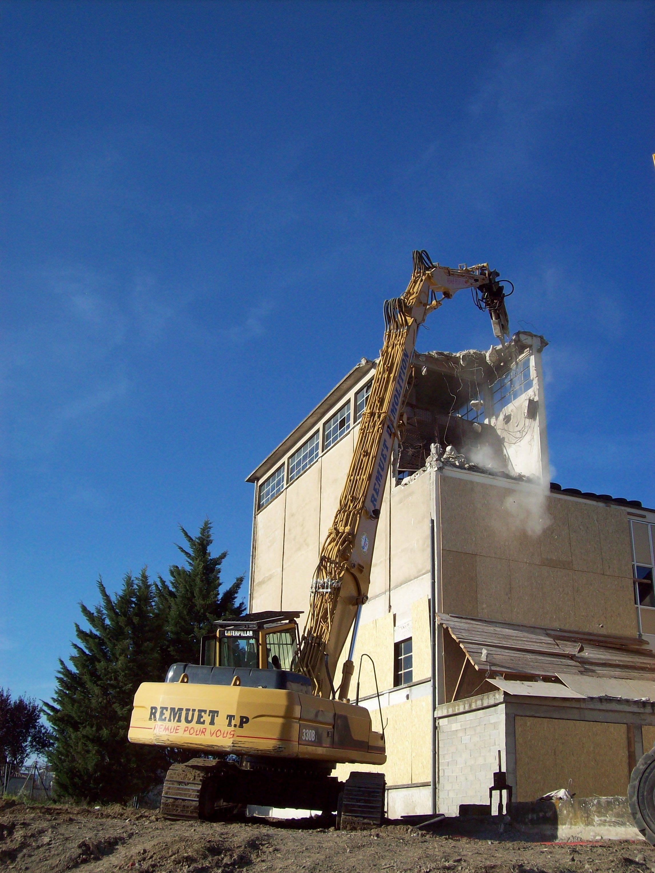 2-chantier10-demolition-moulin-st-jean-d-ardieres (4)